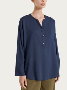 Blusa a serafino con manica risvoltabile in Voile Stretch Ragno – Bleu – foto 1